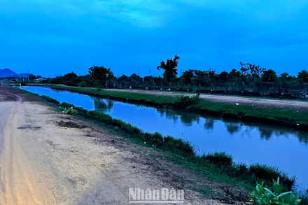 Kênh thủy lợi Sông Quao dẫn nước từ hồ chứa Sông Quao cung cấp nước tưới sản xuất và sinh hoạt cho huyện Hàm Thuận Bắc và thành phố Phan Thiết, Bình Thuận. 