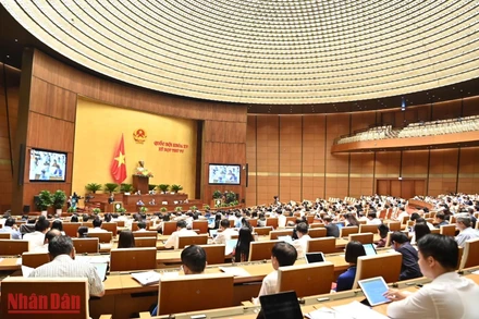 Quang cảnh phiên họp sáng 25/10. (Ảnh: ĐĂNG KHOA)