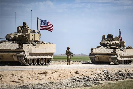 Binh sĩ Mỹ tuần tra tại Qamishli, tỉnh Hasakeh, đông bắc Syria. (Ảnh: AFP/TTXVN)