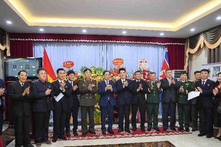 Các đại biểu tham dự buổi lễ. (Ảnh: Báo Thế giới và Việt Nam) 