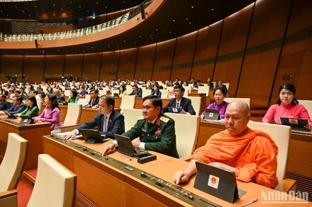 Các đại biểu tham gia biểu quyết thông qua Nghị quyết về hoạt động chất vấn tại Kỳ họp thứ 5, Quốc hội khóa XV. (Ảnh: DUY LINH)