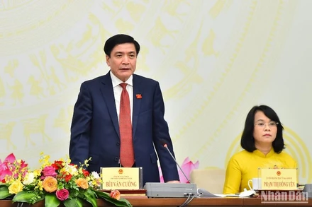 Tổng Thư ký Quốc hội Bùi Văn Cường phát biểu. (Ảnh: THỦY NGUYÊN)