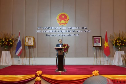 Đại sứ Phan Chí Thành phát biểu tại buổi lễ.