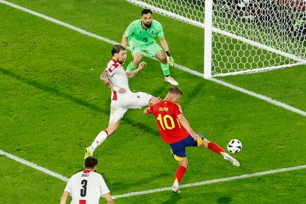 Toàn thắng từ đầu giải và chỉ để thủng lưới 1 bàn, Tây Ban Nha đang phát đi thông điệp về lối chơi kiểm soát bóng đi kèm với tấn công. (Ảnh: Reuters) 