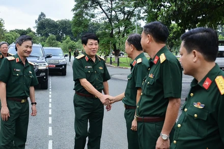 Đại tướng Lương Cường đến thăm, làm việc tại Quân đoàn 4. (Ảnh: qdnd.vn)