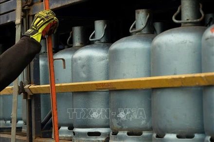 Các bình gas tại 1 cơ sở ở Savenay, Pháp. (Ảnh: AFP/TTXVN)