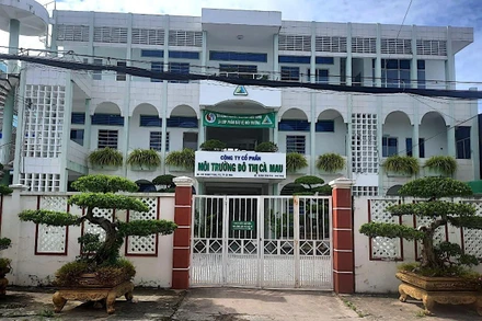 Đơn vị bị Thanh tra tỉnh Cà Mau đề nghị thu hồi hơn 100 triệu đồng mua điện thoại đắt tiền tặng lãnh đạo.