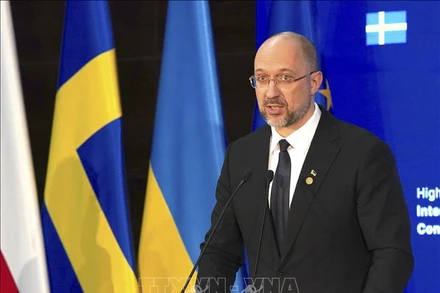 Thủ tướng Ukraine Denys Shmyhal phát biểu trong cuộc họp báo ở Warsaw, Ba Lan, ngày 5/5/2022. (Ảnh tư liệu: AFP/TTXVN)