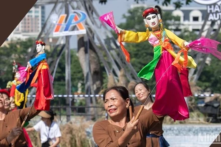 Xây dựng thương hiệu quốc gia bằng văn hóa: Con đường dài cần bước đi bài bản