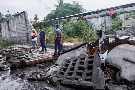 Cảnh đổ nát sau một động đất ở Philippines. (Ảnh: THX/TTXVN)