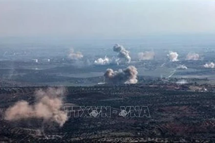 Khói bốc lên do giao tranh tại Syria. (Ảnh: IRNA/TTXVN)