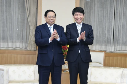 Thủ tướng Phạm Minh Chính và Thống đốc tỉnh Gunma Yamamoto Ichita.