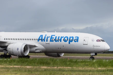Chiếc máy bay Boeing 787-9 Dreamliner của hãng hàng không Air Europa đỗ tại sân bay quốc tế Natal, ở Sao Goncalo do Amarante, bang Rio Grande do Norte, Brazil, ngày 1/7/2024. (Ảnh: Reuters)