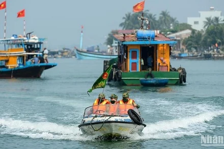 Cán bộ, chiến sĩ Bộ đội Biên phòng thực hiện công tác bảo vệ chủ quyền an ninh biên giới quốc gia. (Ảnh: THÀNH ĐẠT)