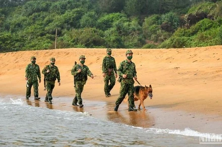 Cán bộ, chiến sĩ Đồn biên phòng cửa khẩu cảng Kỳ Hà (huyện Núi Thành, tỉnh Quảng Nam) tuần tra bảo vệ biên giới biển. (Ảnh: THÀNH ĐẠT)
