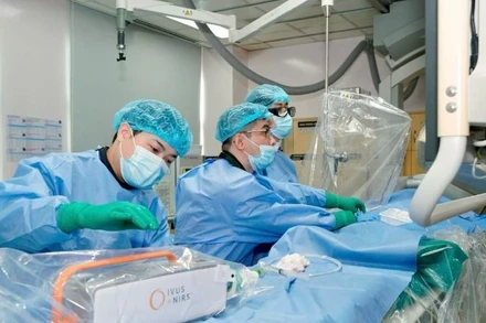 Áp dụng công nghệ mới NIRS-IVUS phân tích mảng xơ vữa ở người bệnh 46 tuổi.