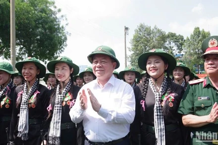 Đồng chí Nguyễn Trọng Nghĩa động viên lực lượng tham gia diễu binh, diễu hành. (ẢNH: CHI MAI)