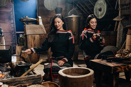 Sự khác biệt, đặc biệt về địa lý, văn hóa của vùng đất Buôn Ma Thuột cùng tình yêu cà-phê của con người nơi đây tạo nên hương vị cà-phê Robusta đặc trưng, khởi đầu cho khát vọng định danh cà-phê Việt Nam trên thế giới.