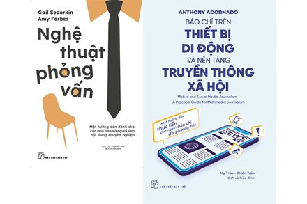 Hai cuốn sách tại Lễ ra mắt năm 2023.