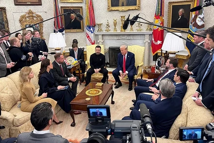 Cuộc hội đàm giữa Tổng thống Mỹ Donald Trump và Tổng thống Ukraine Volodymyr Zelensky tại Nhà Trắng ngày 28/2. Ảnh | AP/Mstyslav Chernov 