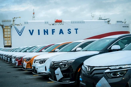 Xuất khẩu 999 ô-tô điện thông minh đầu tiên của VinFast sang thị trường Mỹ, ngày 25/11/2022. Ảnh | KHÁNH AN