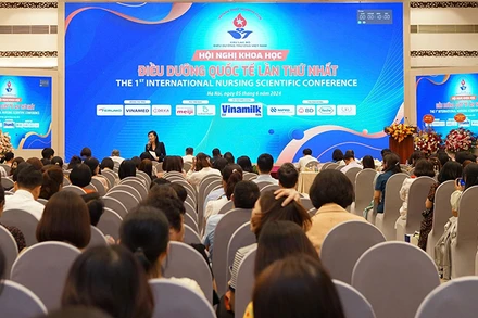 Hội nghị Khoa học Điều dưỡng quốc tế lần thứ nhất CLB Điều dưỡng trưởng Việt Nam thu hút 600 đại biểu tham dự.