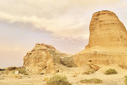 Những gò đất với hình thù kỳ quái ở Thành phố Ma quỷ.