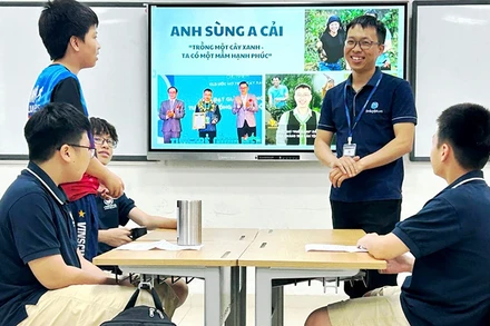 Anh Sùng A Cải chia sẻ trải nghiệm, nâng cao nhận thức về trồng, chăm sóc bảo vệ cây xanh tại Trường Liên cấp Wellspring Hà Nội.