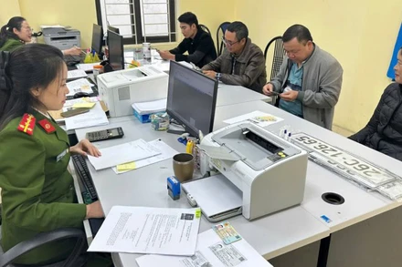 Công an phường Mộc Sơn (thị xã Mộc Châu, Sơn La) nêu cao tinh thần phục vụ nhân dân.