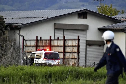 Ngôi nhà nghi phạm dùng để ẩn náu sau vụ tấn công ngày 25/5/2023. (Ảnh: AP)