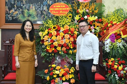 Các cơ quan, đơn vị thăm và chúc mừng Báo Nhân Dân nhân dịp 21/6