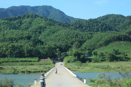 Đường vào xã an toàn khu Ba Lòng ngày nay.