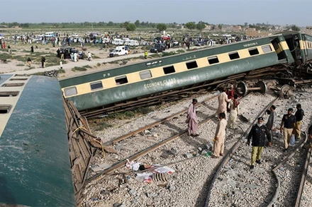 Hiện trường vụ tai nạn tại tỉnh Sindh, Pakistan, ngày 6/8/2023. (Ảnh: Reuters)