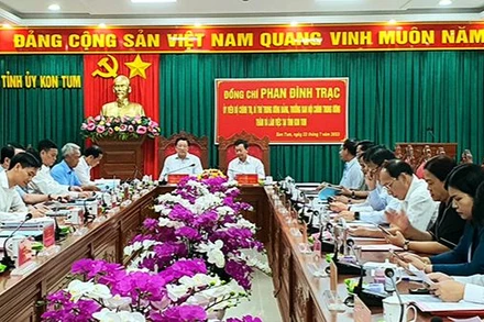 Quang cảnh buổi làm việc