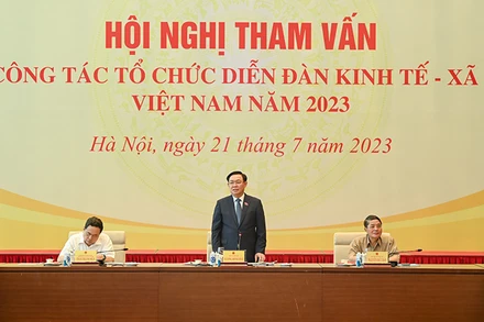 Chủ tịch Quốc hội Vương Đình Huệ phát biểu mở đầu, gợi mở một số vấn đề thảo luận tại hội nghị. (Ảnh: Duy Linh)