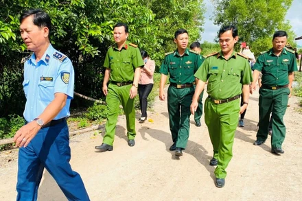 Đoàn công tác Ban Chỉ đạo 389 tỉnh Long An kiểm tra đường mòn, lối mở qua lại khu vực biên giới tỉnh Long An.