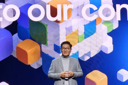 Phó Chủ tịch kiêm Giám đốc điều hành (CEO) Samsung Electronics Han Jong-hee phát biểu tại một cuộc họp báo ở Las Vegas, Mỹ, ngày 4/1/2023. (Ảnh: Yonhap)