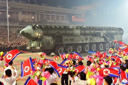 [Ảnh] Triều Tiên duyệt binh kỷ niệm 70 năm ngày ký Hiệp định đình chiến