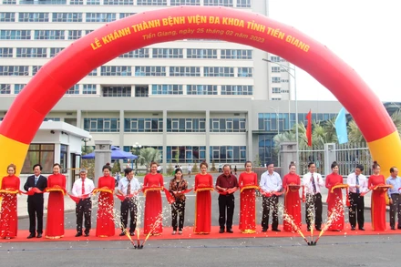 Cắt băng khánh thành Bệnh viện đa khoa tỉnh Tiền Giang.