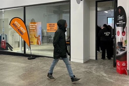 Người dân New Zealand bỏ phiếu sớm bầu chính quyền mới trước ngày bầu cử chính thức vào ngày 14/10 tới. (Ảnh: Reuters)