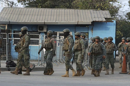 Binh sĩ Ecuador sau khi kiểm soát bạo loạn tại thành phố Guayaquil, ngày 23/7/2023. (Ảnh: AP)