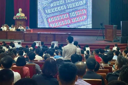 Phiên đấu giá tại huyện Hoài Đức. 