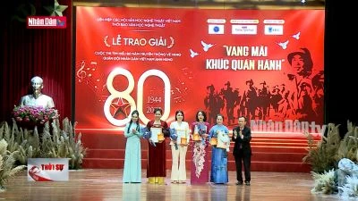 Trao giải Cuộc thi chủ để "Vang mãi khúc quân hành"
