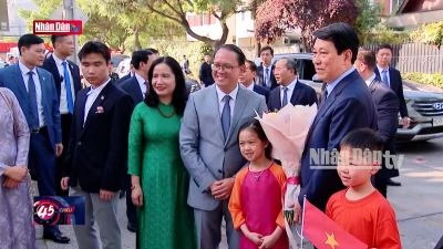 Chủ tịch nước thăm Đại sứ quán và cộng đồng người Việt Nam tại Chile