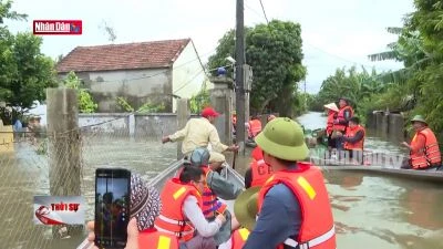 Quảng Bình: Đảm bảo nhu yếu phẩm cho người dân vùng ngập lụt