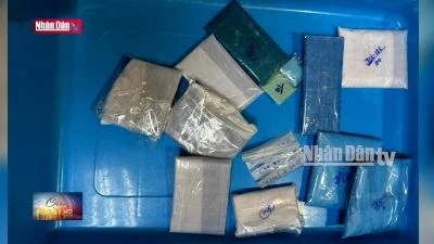 Bắt giữ 2 vụ vận chuyển kim cương trái phép