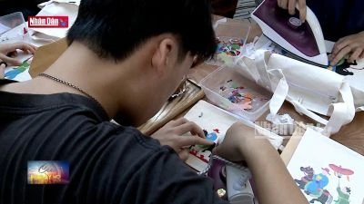 Môi trường xanh: Sáng tạo những chiếc túi từ vải vụn