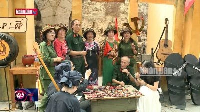 Hà Nội: Người dân rộn ràng trong không khí 70 năm Ngày Giải phóng Thủ đô