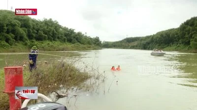 Đã tìm thấy thi thể nạn nhân vụ xe rác rơi xuống sông