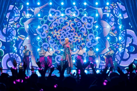 Âm nhạc giải trí ngày nay không thể thiếu sự hỗ trợ của công nghệ sân khấu và hình ảnh. Ảnh trong bài | YEAH1